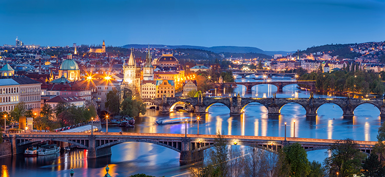 Prague,,Czech,Republic,Bridges,Panorama,With,Historic,Charles,Bridge,And