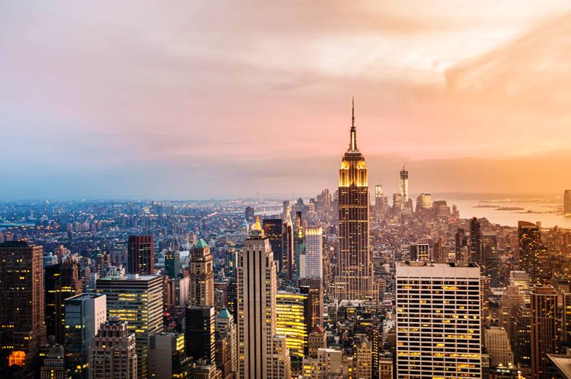 skyline-di-new-york-city-con-grattacieli-urbani-al-tramonto–800×531-14027